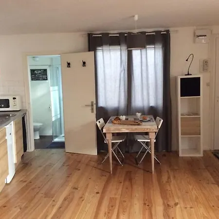 Studio Prive A Deux Pas Du Vieux Marche Apartment La Rochelle (Charente-Maritime)