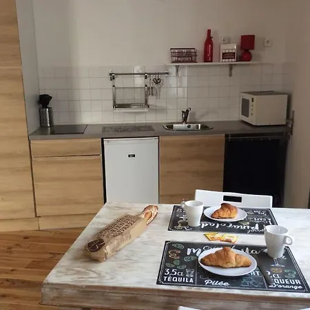 Studio Prive A Deux Pas Du Vieux Marche * La Rochelle (Charente-Maritime)